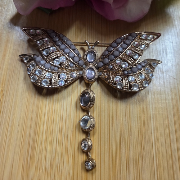 Chicos Vintage Elegant Butterfly Brooch in Lavender With Rhinestones - Picture 4 of 5